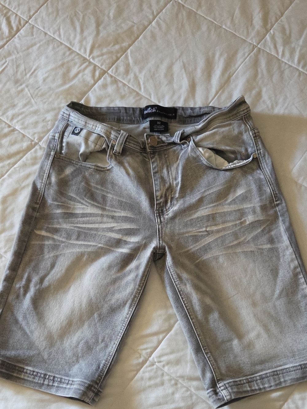 Men’s Light Gray Relaxed Denim Shorts